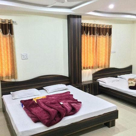 Hotel Vrandavan Palace Near Mahakal Temple อุจเจน ภายนอก รูปภาพ